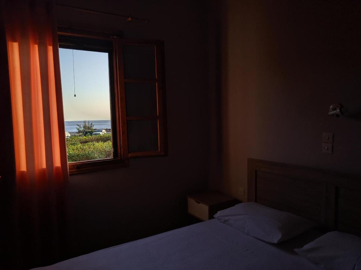 Tramonto Nel Delfini Lägenhet Kini Exteriör bild