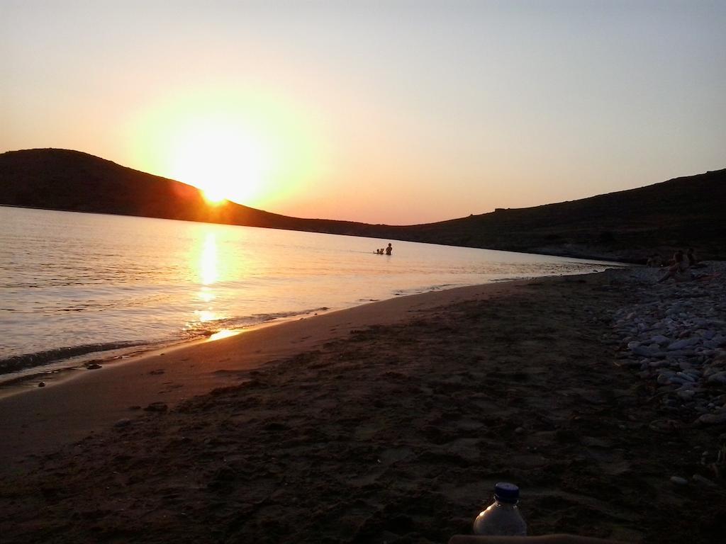 Tramonto Nel Delfini Lägenhet Kini Exteriör bild