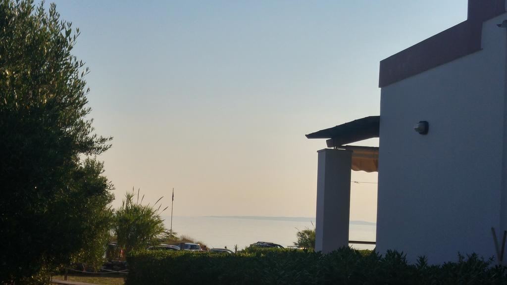 Tramonto Nel Delfini Lägenhet Kini Exteriör bild
