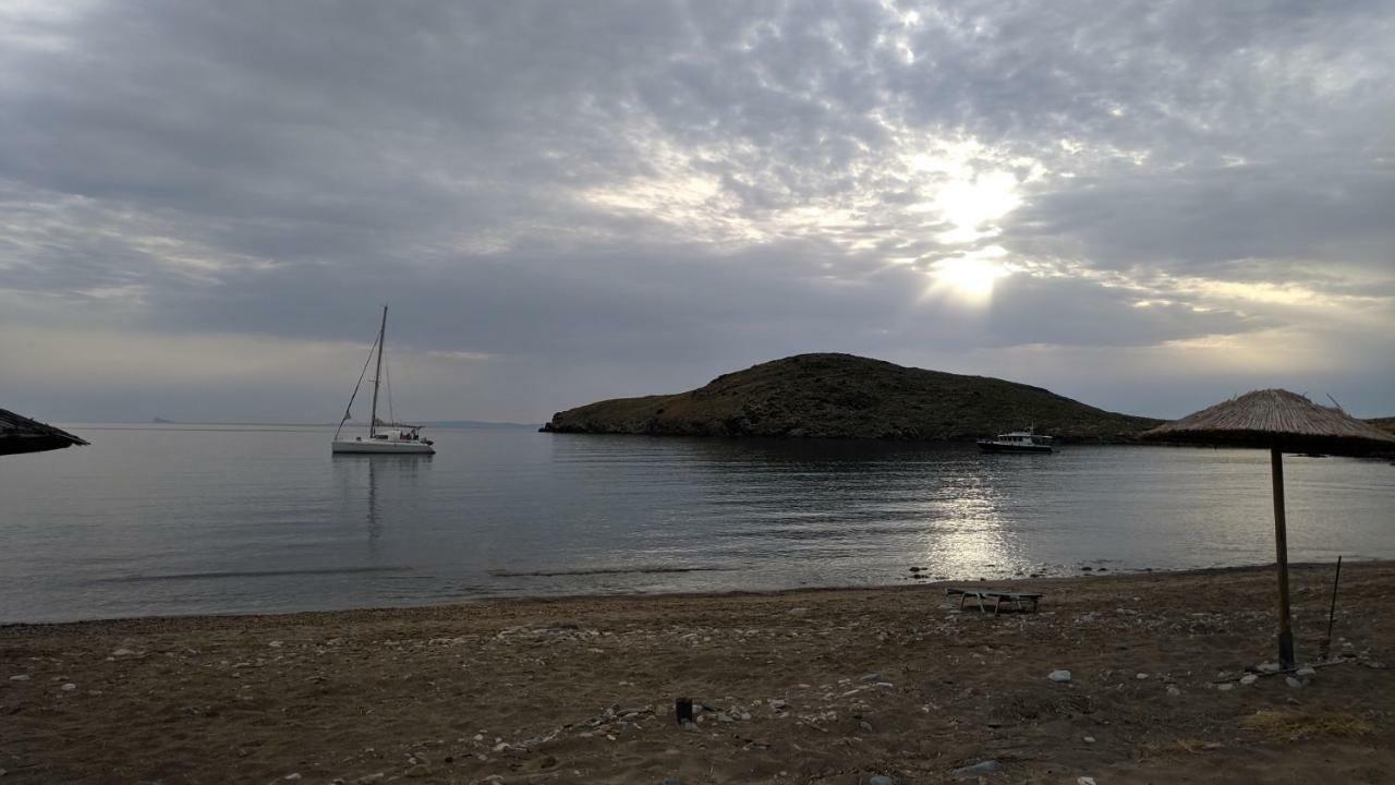 Tramonto Nel Delfini Lägenhet Kini Exteriör bild
